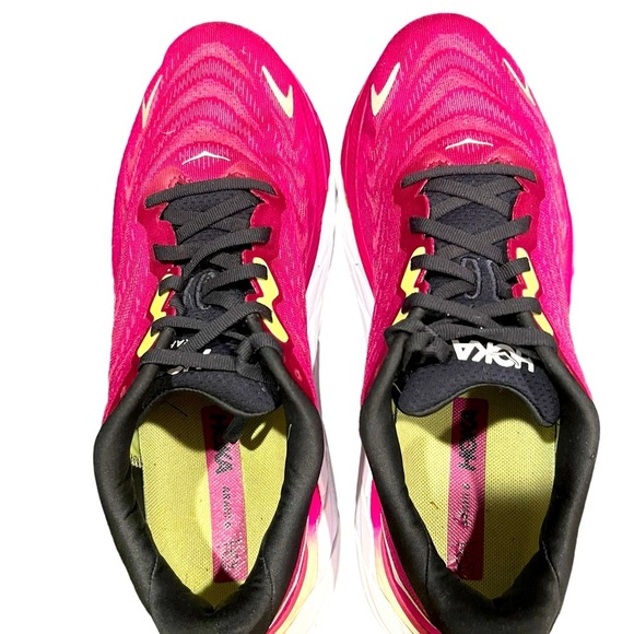 Hoka One One Women's Arahi 6 'Festival Fuchsia' Low Top Running Sneakers Sz 11.5